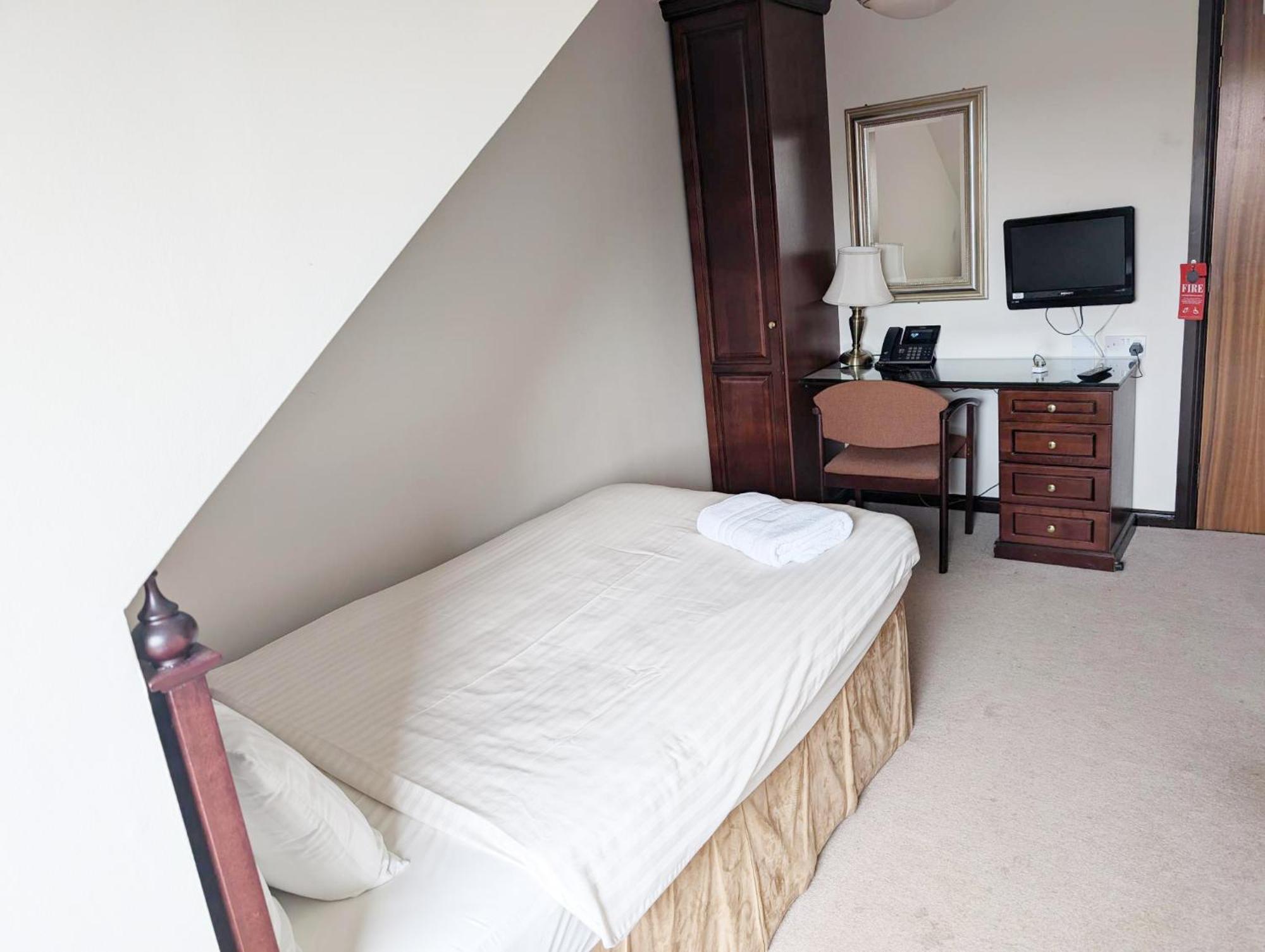 Strathburn Hotel Inverurie By Compass Hospitality ภายนอก รูปภาพ