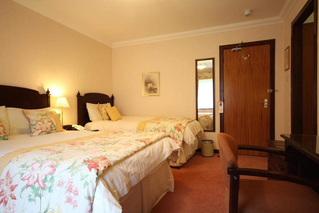 Strathburn Hotel Inverurie By Compass Hospitality ภายนอก รูปภาพ