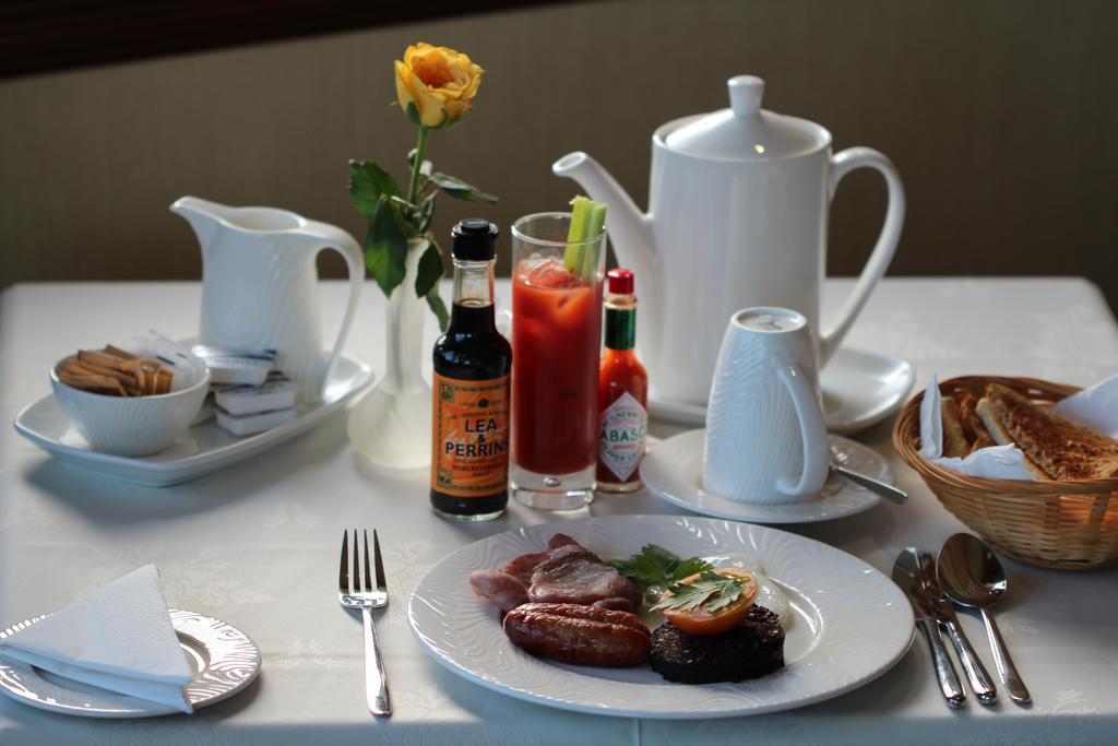 Strathburn Hotel Inverurie By Compass Hospitality ภายนอก รูปภาพ