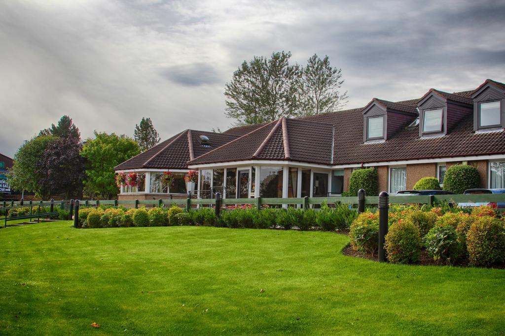 Strathburn Hotel Inverurie By Compass Hospitality ภายนอก รูปภาพ