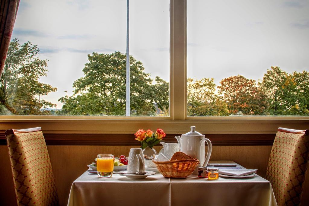 Strathburn Hotel Inverurie By Compass Hospitality ภายนอก รูปภาพ