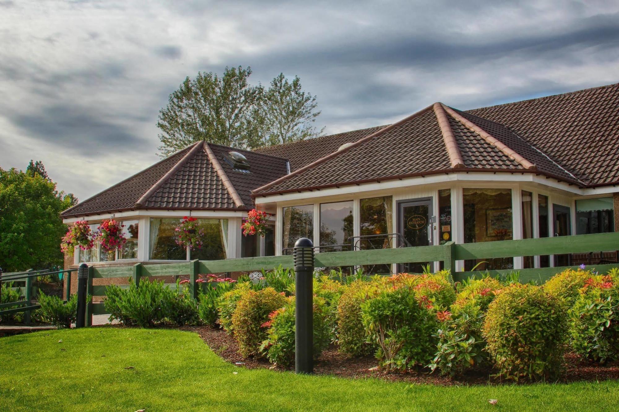 Strathburn Hotel Inverurie By Compass Hospitality ภายนอก รูปภาพ