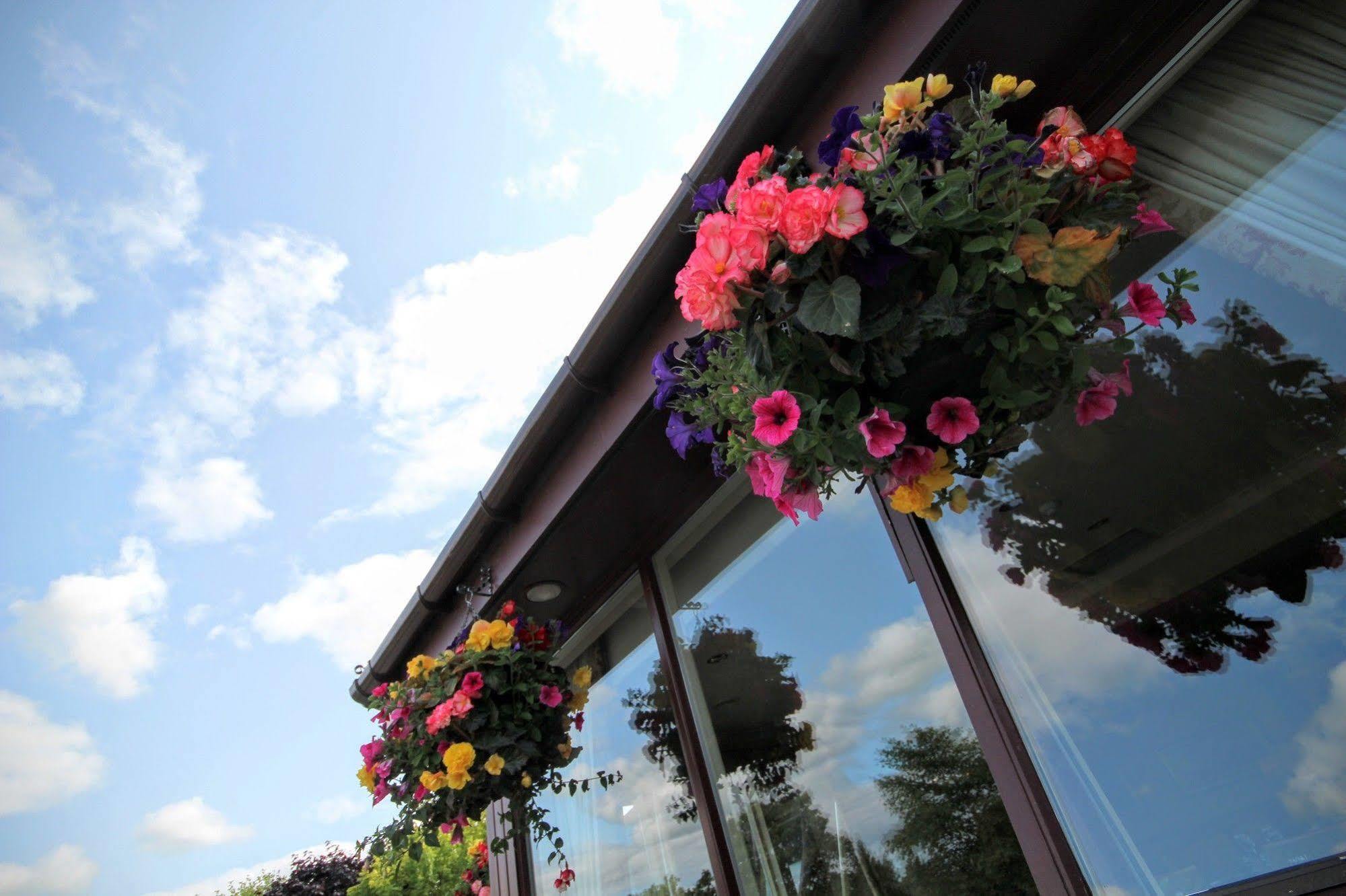 Strathburn Hotel Inverurie By Compass Hospitality ภายนอก รูปภาพ