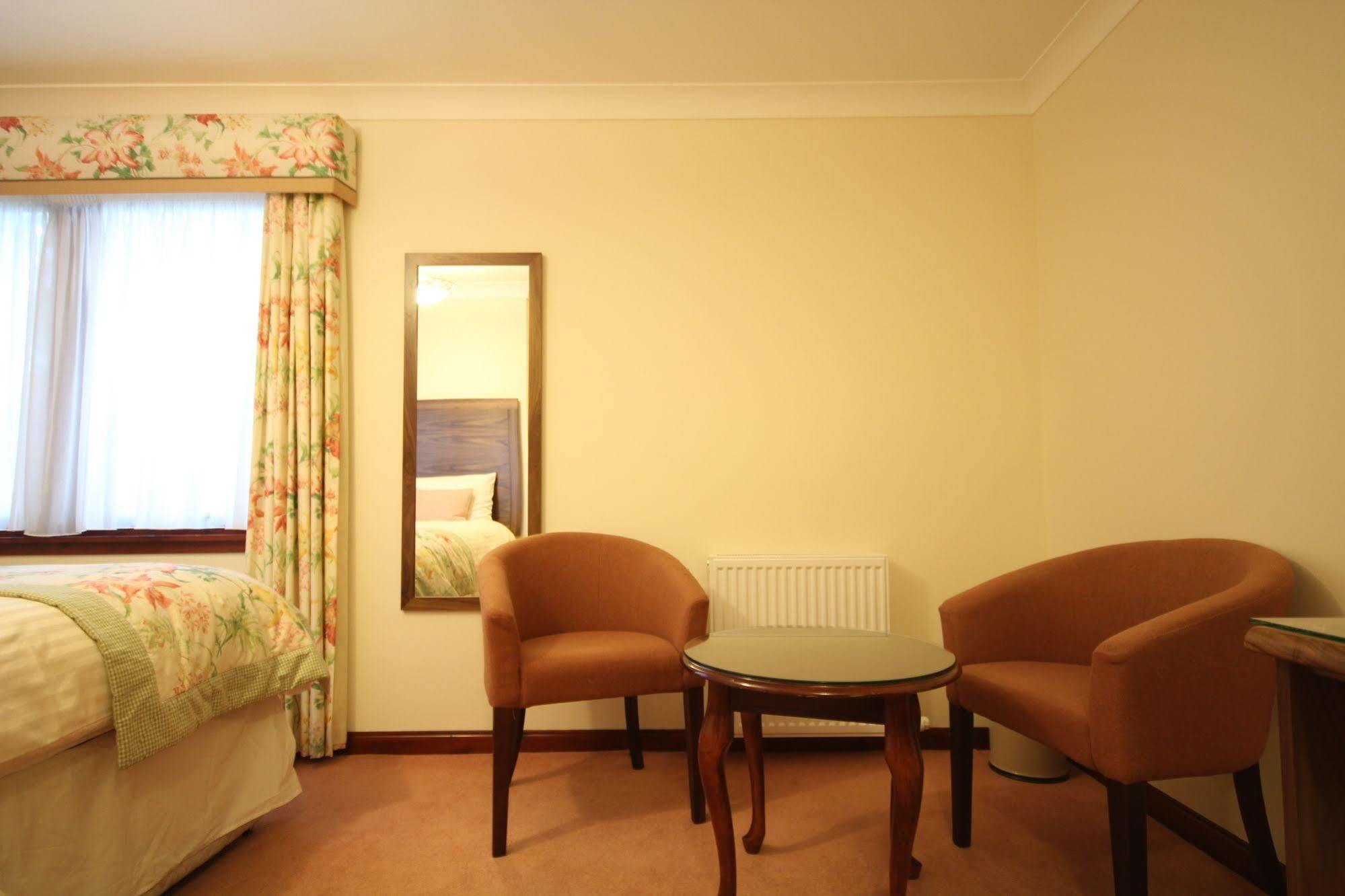 Strathburn Hotel Inverurie By Compass Hospitality ภายนอก รูปภาพ