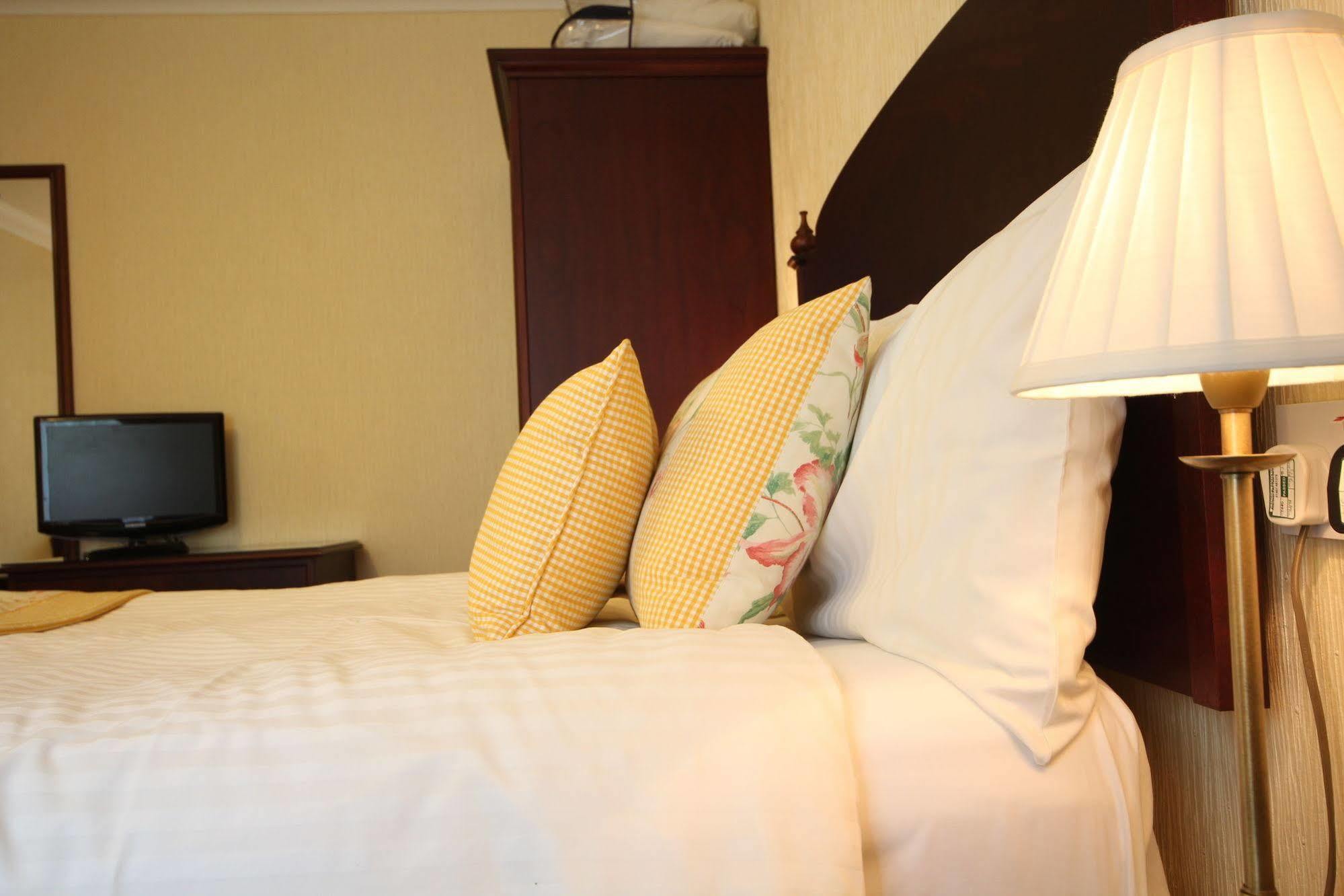 Strathburn Hotel Inverurie By Compass Hospitality ภายนอก รูปภาพ
