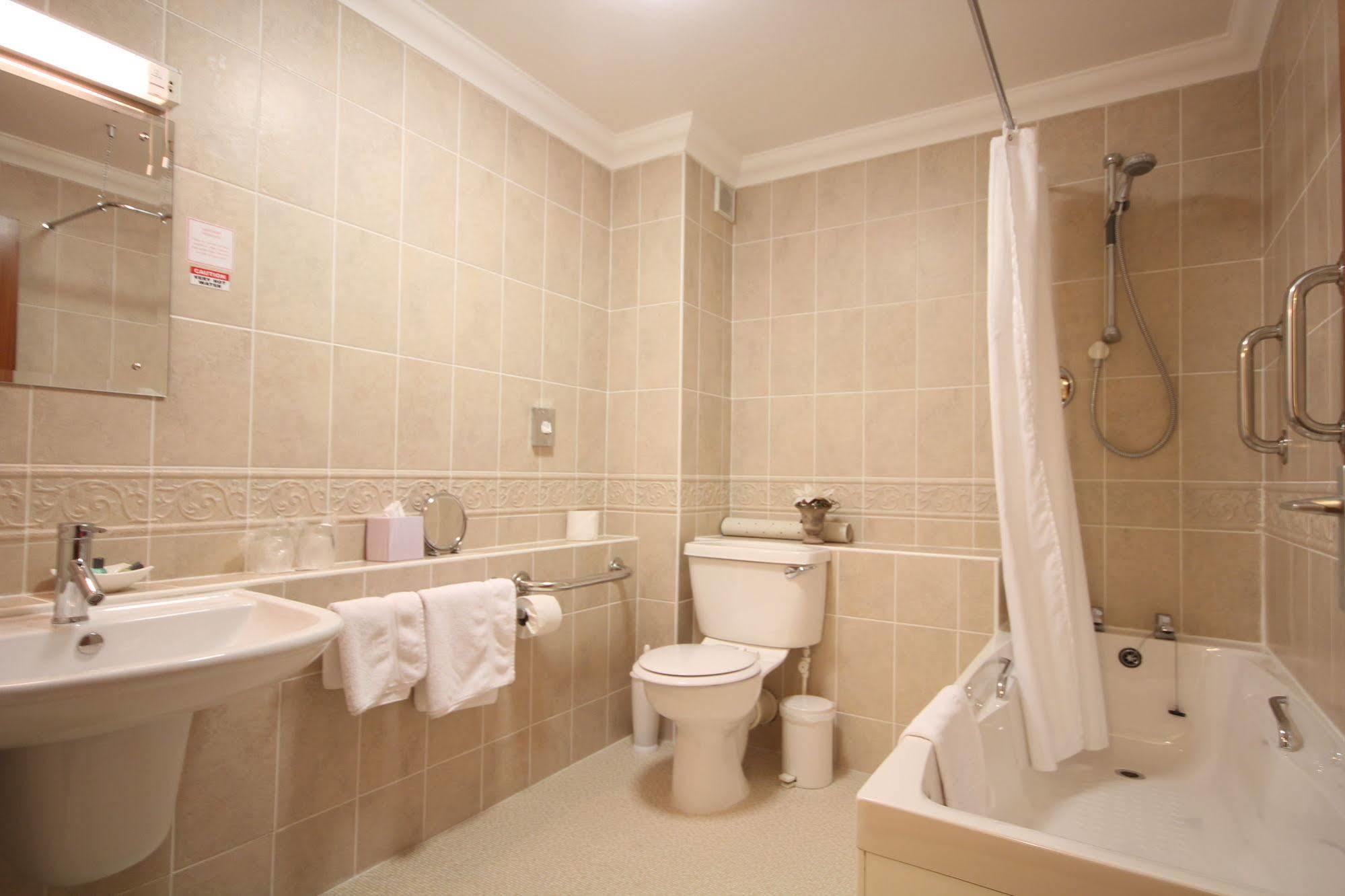 Strathburn Hotel Inverurie By Compass Hospitality ภายนอก รูปภาพ