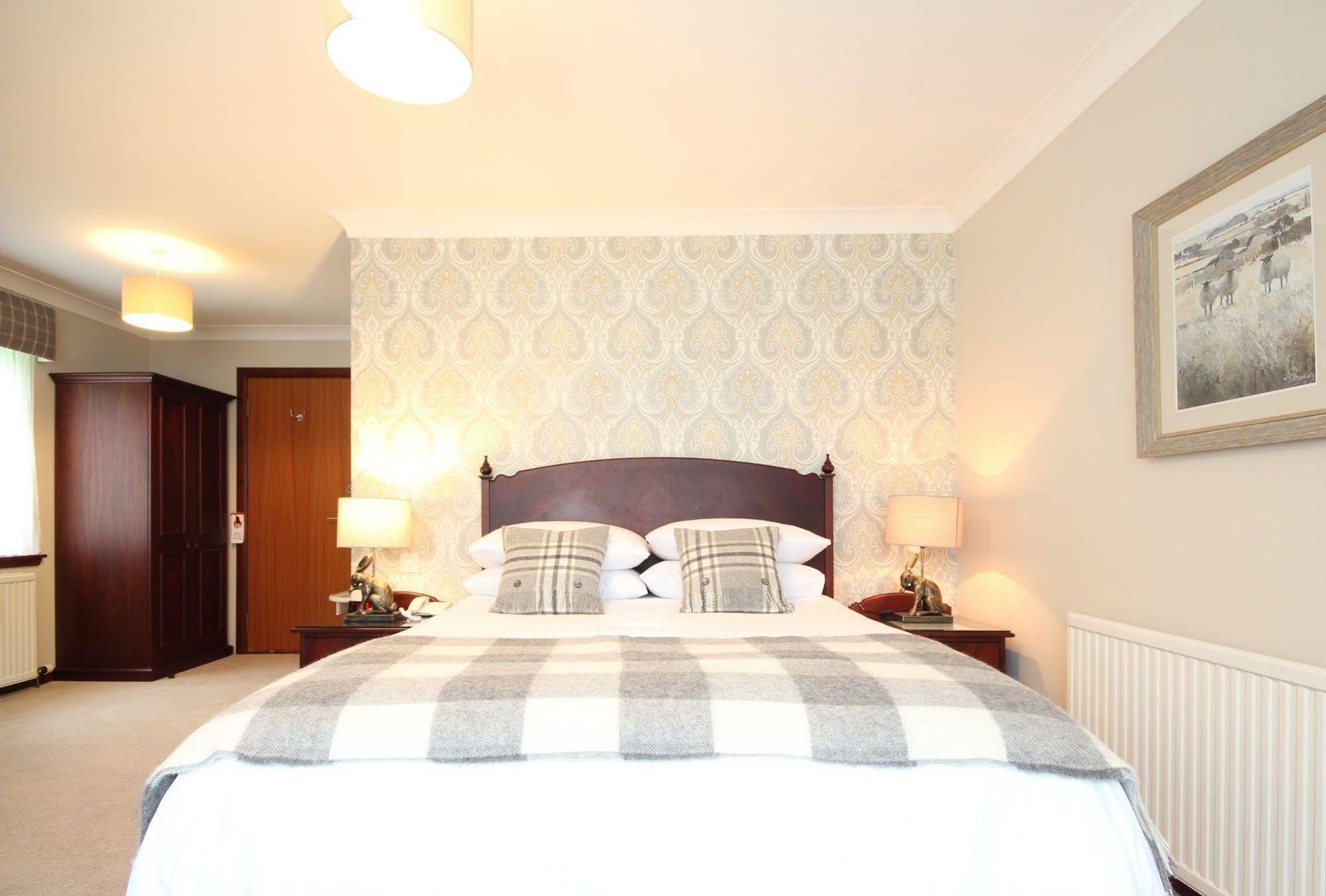 Strathburn Hotel Inverurie By Compass Hospitality ภายนอก รูปภาพ