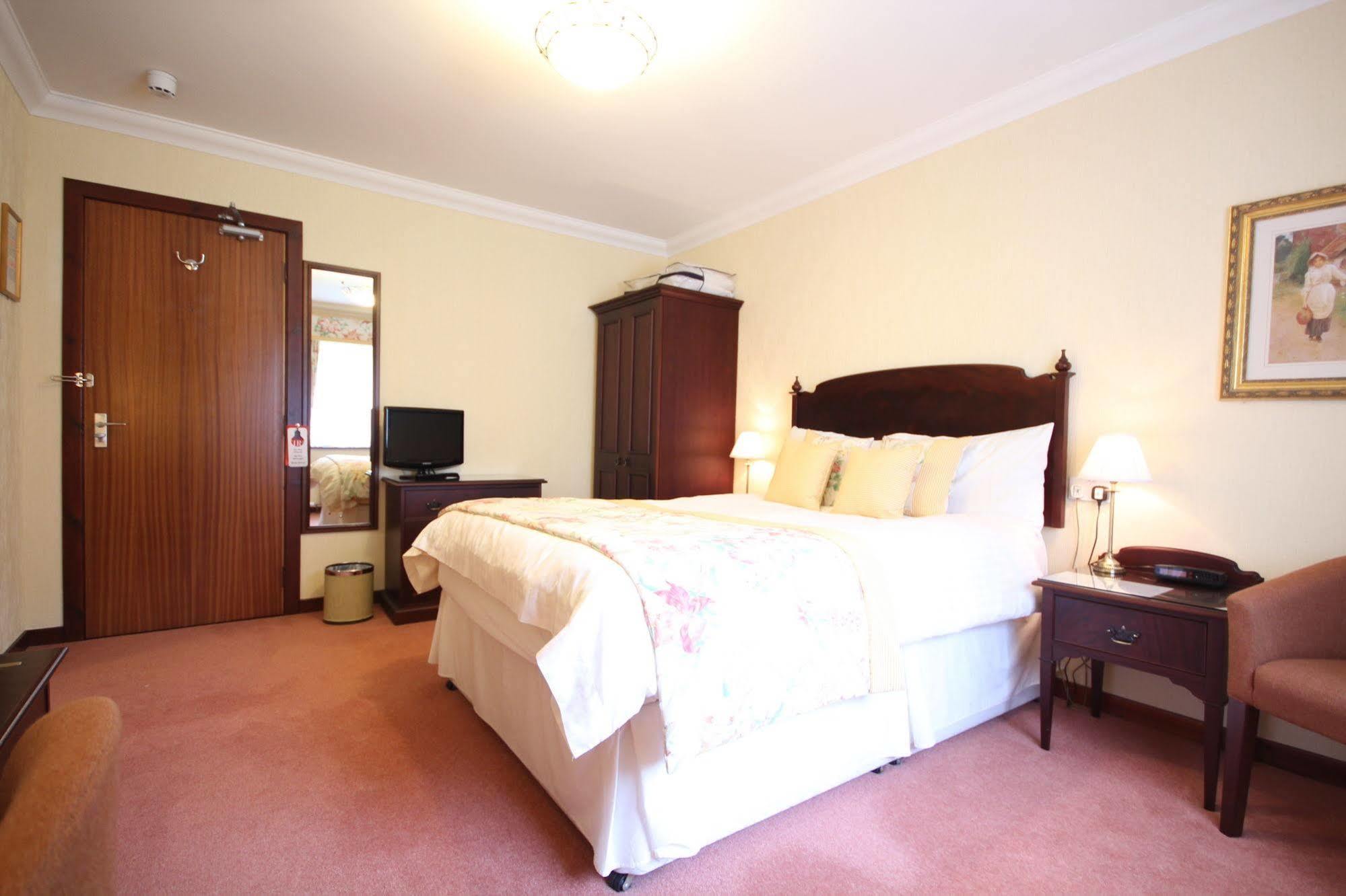 Strathburn Hotel Inverurie By Compass Hospitality ภายนอก รูปภาพ