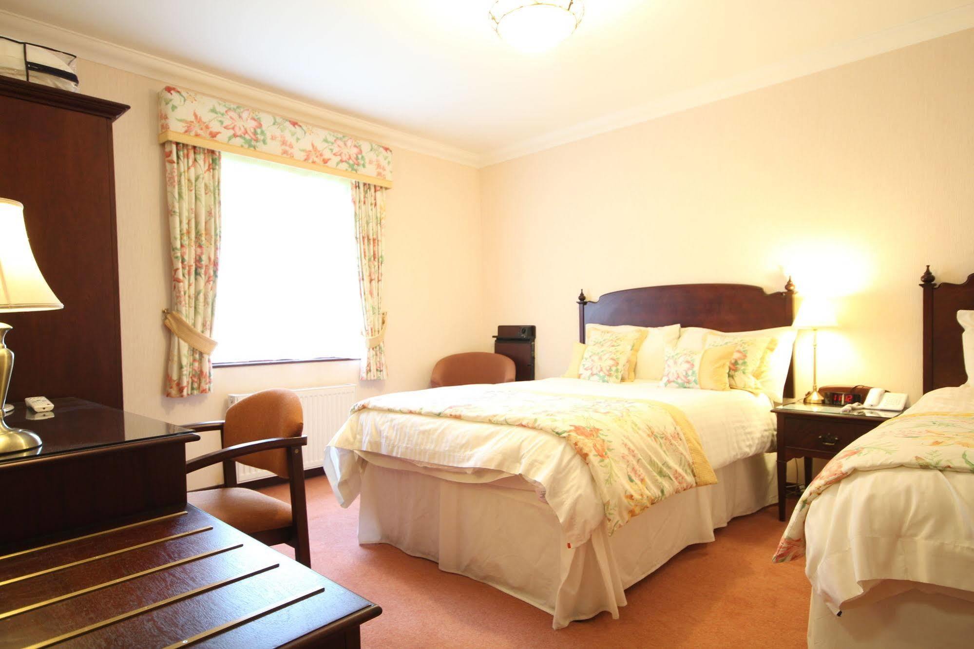 Strathburn Hotel Inverurie By Compass Hospitality ภายนอก รูปภาพ