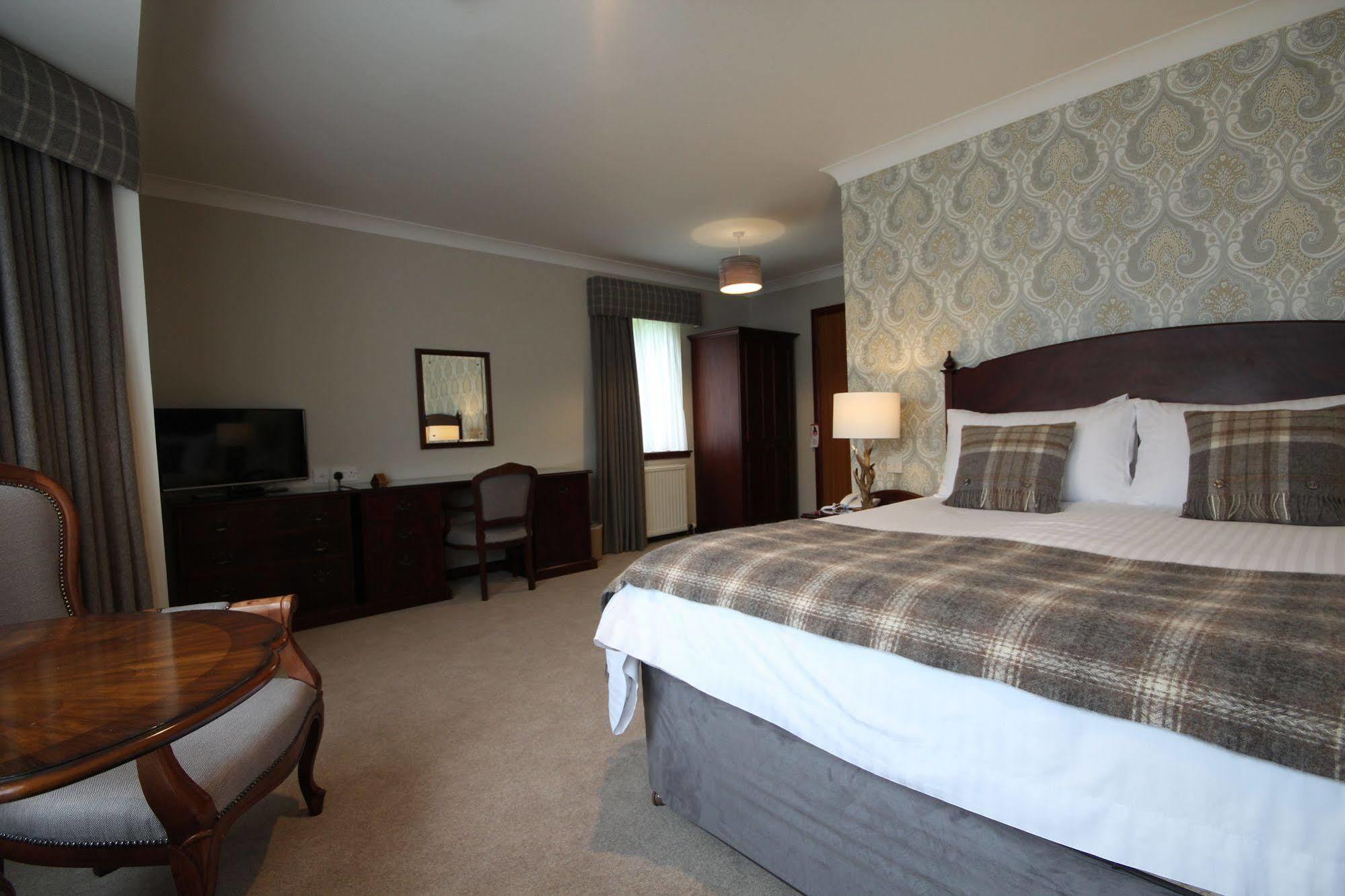 Strathburn Hotel Inverurie By Compass Hospitality ภายนอก รูปภาพ